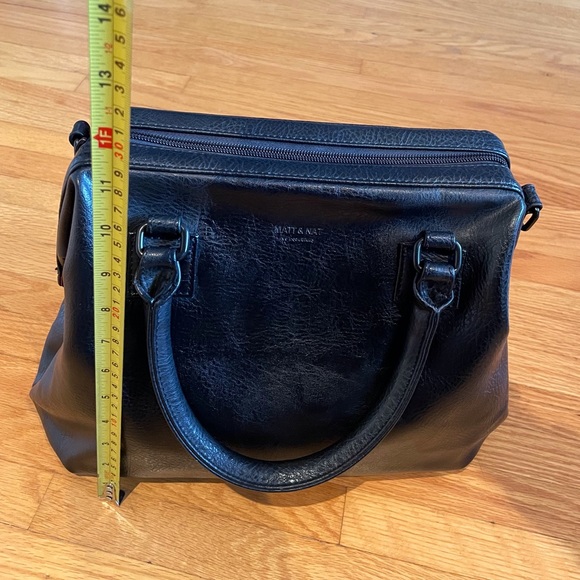 Matt & Nat Black Vegan Shoulder or Crossbody Handbag. - Picture 14 of 16